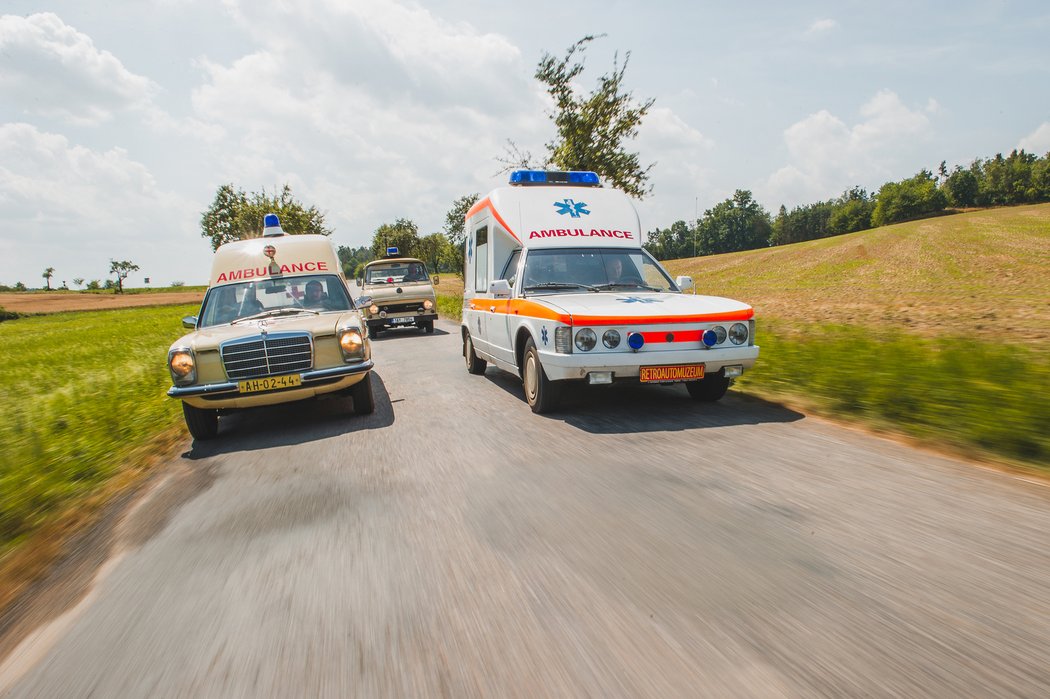 Mercedes-Benz 230.6 Binz a Tatra 613 Ambulance