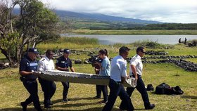 Na Réunionu našli kus letadla, jenž mohl patřit zmizelému MH370