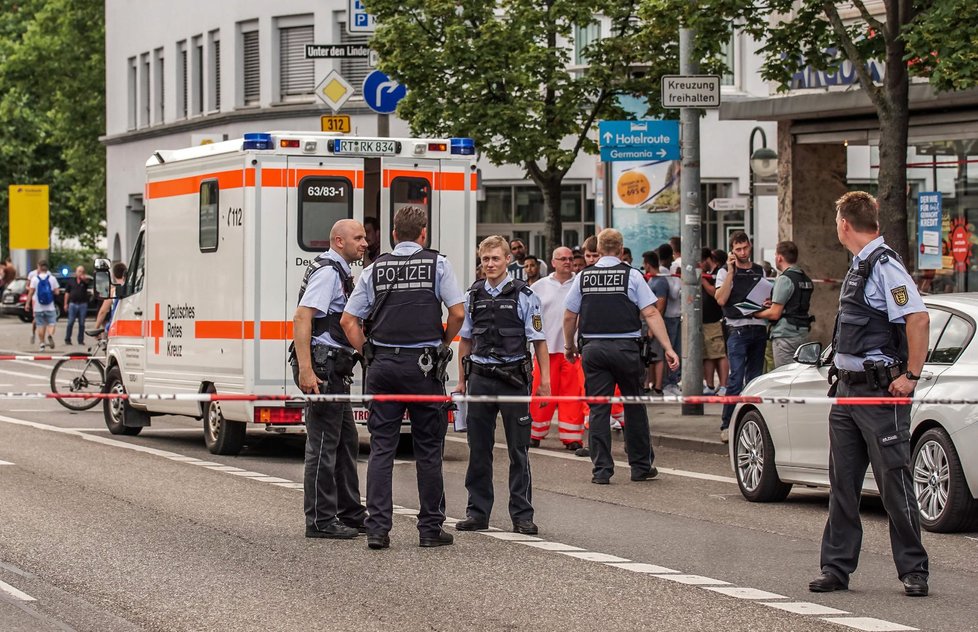 Útočník v Reutlingenu zabil jednu ženu a dalších pět lidí zranil.