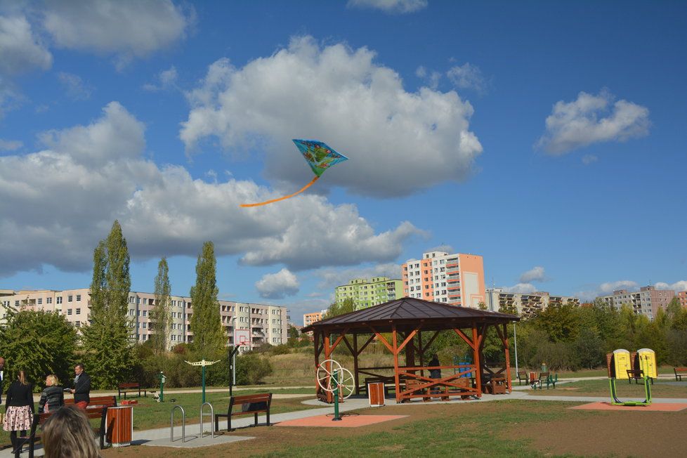 Park U Čeňku v Praze 14 se slavnostně otevřel veřejnosti.