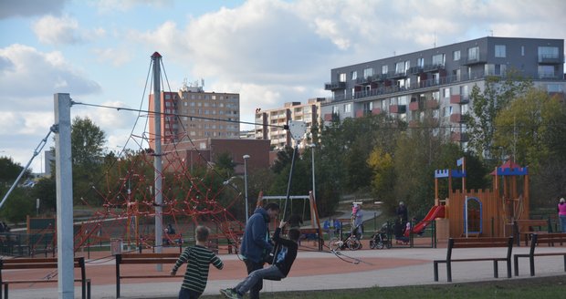 Park U Čeňku v Praze 14 se slavnostně otevřel veřejnosti.