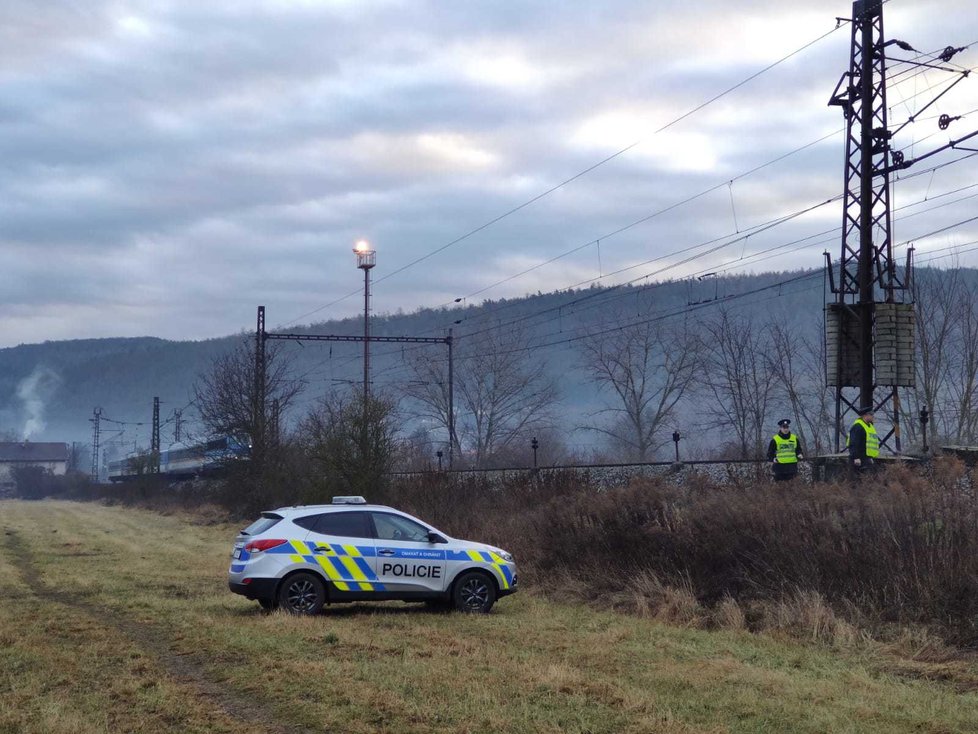 Na kolejích v Řevnicích našli 10. ledna 2020 mrtvého muže, srazil ho vlak.