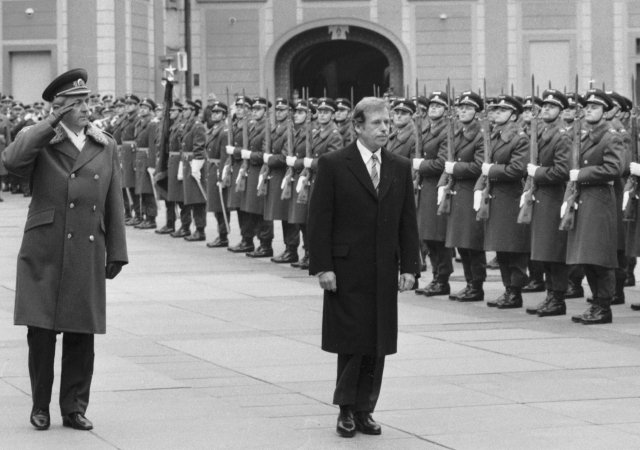 Václav Havel nastoupil do funkce prezidenta