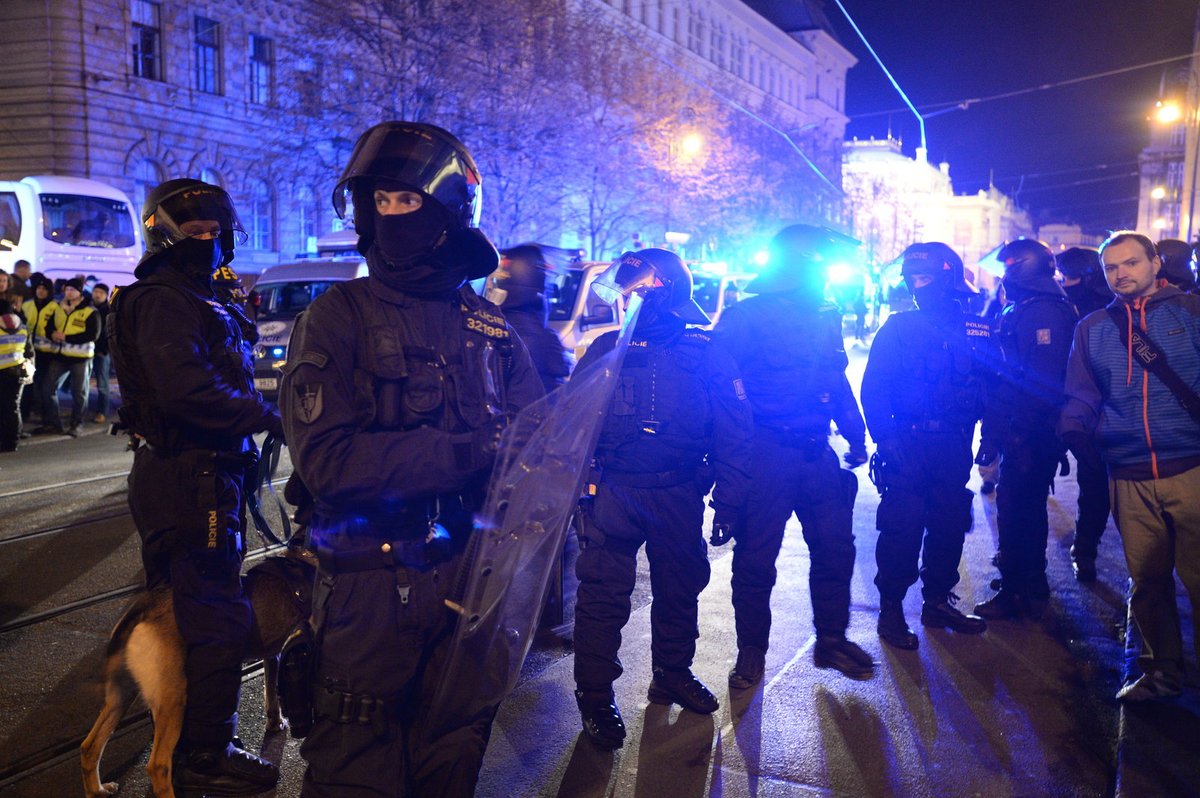 Jen v Praze se včera uskutečnilo téměř třicet demonstrací a shromáždění...