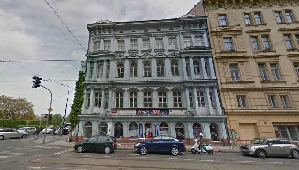 Místo současné budovy na rohu Revoluční ulice u Vltavy radnice zamýšlí stavbu Novomlýnské brány.