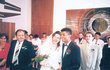 Manželé Korantengovi před šestnácti lety, kdy byla velkolepá svatba.