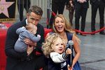 Ryan Reynolds a Blake Lively ukázali poprvé své dcery.
