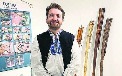 Martin Puczok (30) z Havířova nyní vystavuje svoje nástroje v Muzeu Trojmezí v Jablunkově.
