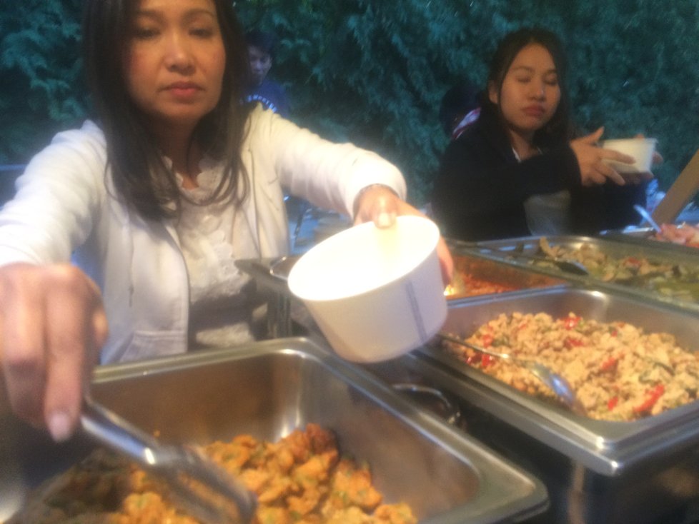 Vytříbené thajské pokrmy připravovala osobní kuchařka thajské velvyslankyně.