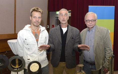 Režisér Martin Dolenský (vlevo), herec Tomáš Hanák a režisér Karel Smyczek připravovali seriál 5 let.