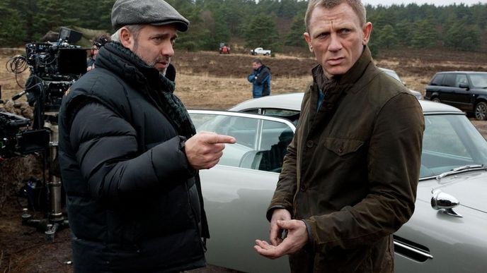 Režisér Sam Mendes s hercem Danielem Craigem při natáčení bondovky Skyfall