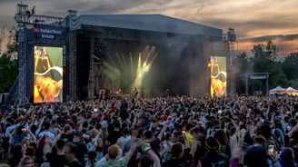 Letní hudební festivaly v Česku 2024: Ceny vstupenek a termíny
