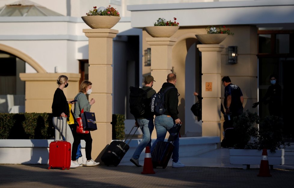 Nizozemští turisté na řeckém ostrově Rhodos (12. 4. 2021)