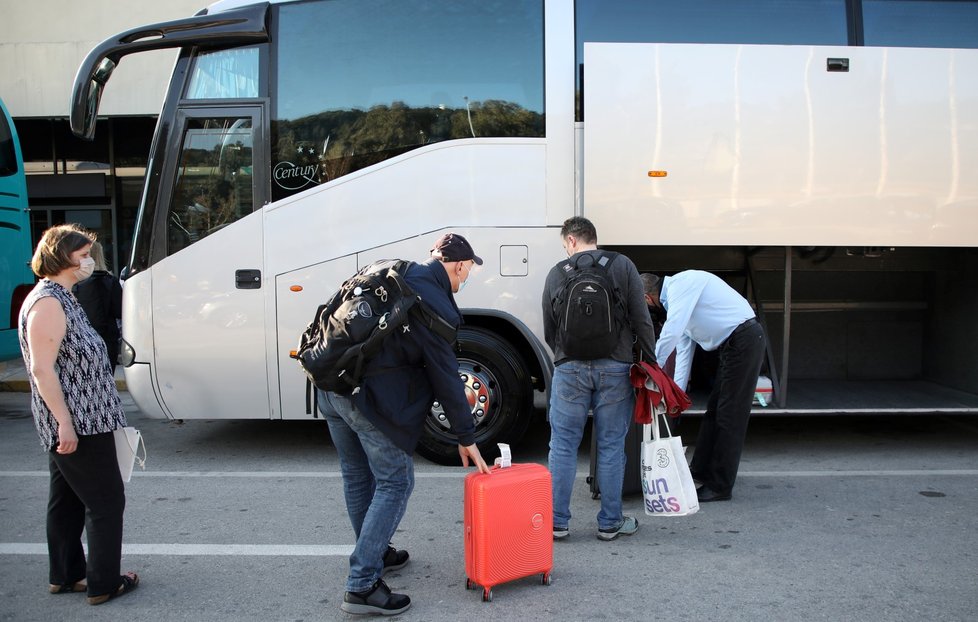 Nizozemští turisté na řeckém ostrově Rhodos (12. 4. 2021)