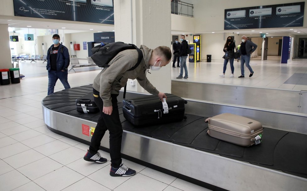 Nizozemští turisté na řeckém ostrově Rhodos (12. 4. 2021)