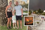 Tisíce turistů musely opustit své hotely a prchat několik kilometrů před šířícími se plameny.