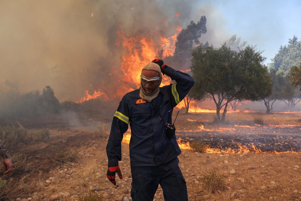 Hašení požáru na řeckém Rhodosu (25. 7. 2023)