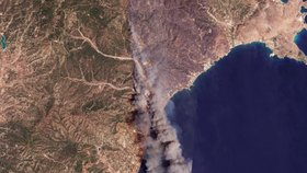 Satelitní snímky šíření požáru na Rhodu