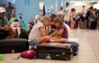 Turisté čekají na odlet z Rhodosu (23.7.2023)