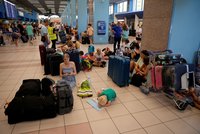 Češi o evakuaci z Rhodosu: „Máme dvě malé děti, 100 metrů vedle hořelo.“ Někteří utíkali po pláži
