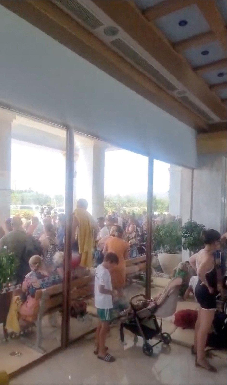 Evakuace turistů z Rhodosu (23.7.2023)