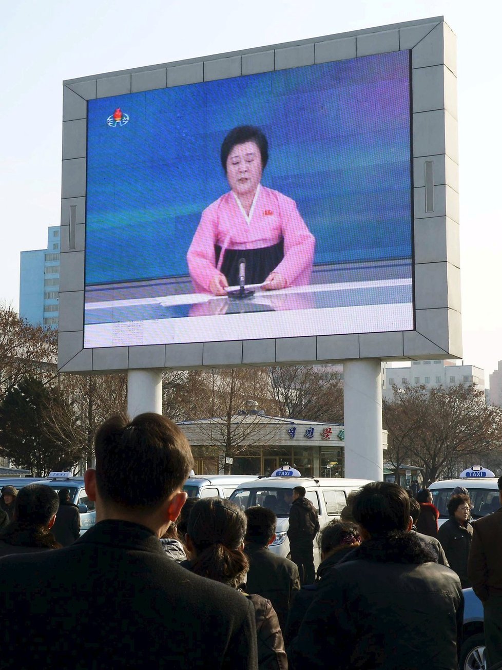 Ri Čun-hý je v Severní Koreji známou hlasatelkou. Je to jediná žena, která hlásá propagandu.