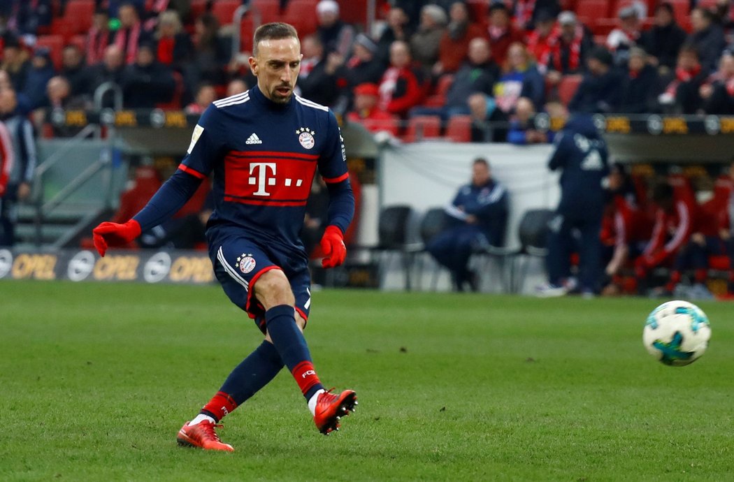 Franck Ribéry v akci v zápase proti Mohuči