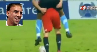 VIDEO: Ribéry vzal soupeře na záda a odnesl ho