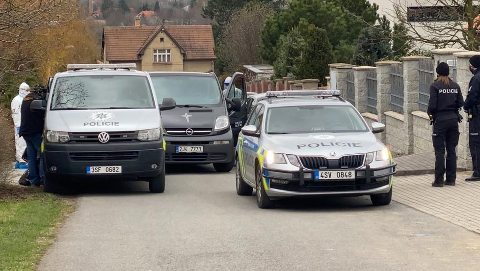 V Říčanech v neděli 29. března náhle zemřela zdravotní sestra, která se v Thomayerově nemocnici staralo o nakaženého taxikáře.