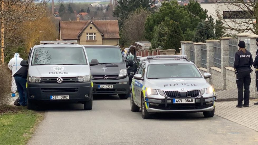 V Říčanech v neděli 29. března náhle zemřela zdravotní sestra, která se v Thomayerově nemocnici staralo o nakaženého taxikáře.