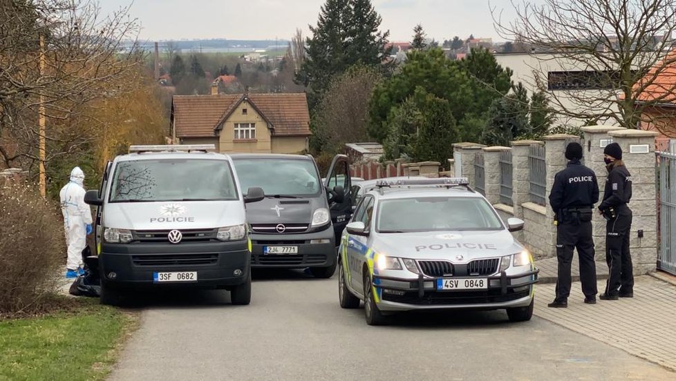 V Říčanech v neděli 29. března náhle zemřela zdravotní sestra, která se v Thomayerově nemocnici staralo o nakaženého taxikáře.