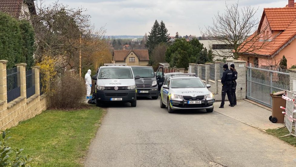 V Říčanech v neděli 29. března náhle zemřela zdravotní sestra, která se v Thomayerově nemocnici staralo o nakaženého taxikáře.