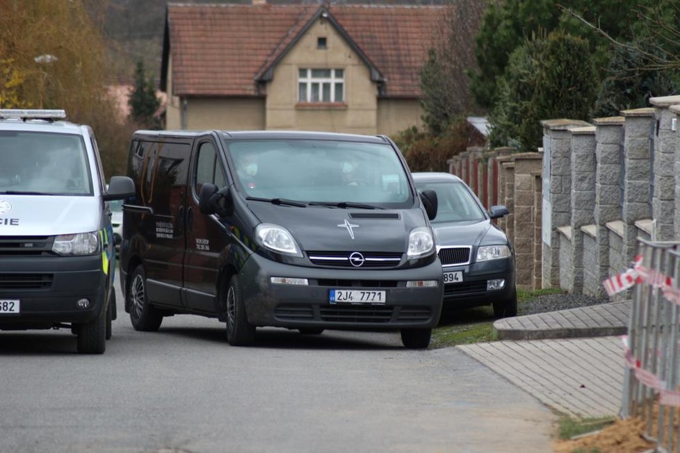 V Říčanech v neděli 29. března náhle zemřela zdravotní sestra, která se v Thomayerově nemocnici staralo o nakaženého taxikáře.