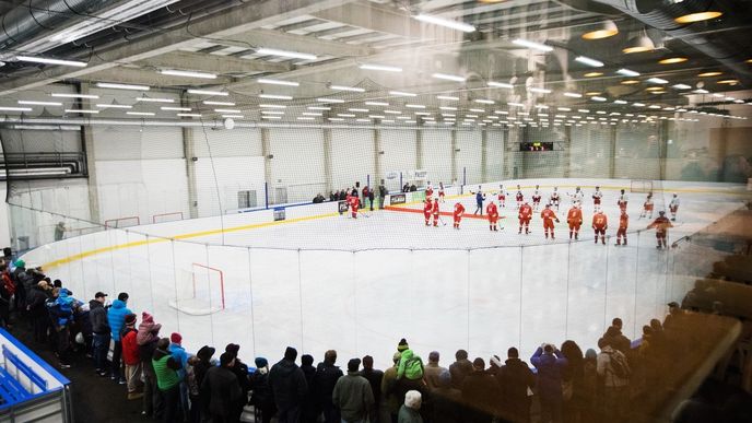 Říčany: slavnostní otevření nového zimního stadionu.