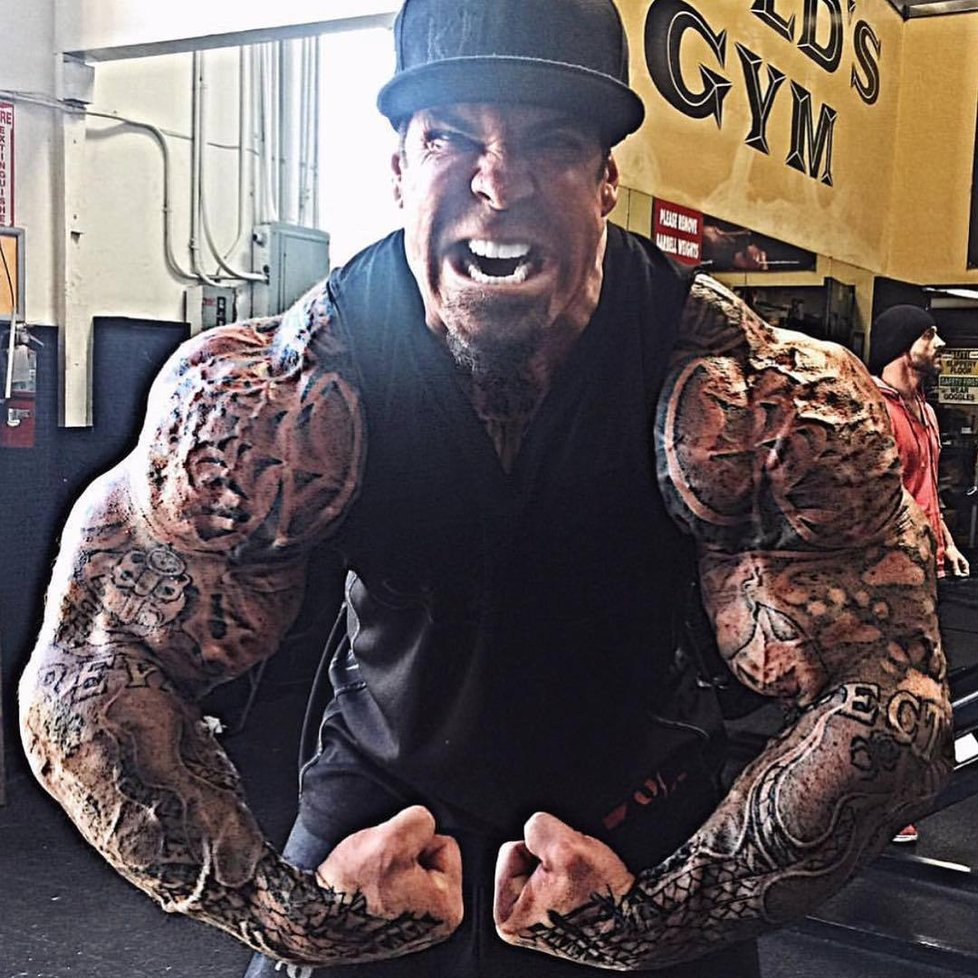 Kulturista Rich Piana skončil v kómatu. Na Instagramu se vždy chlubil svými svaly.