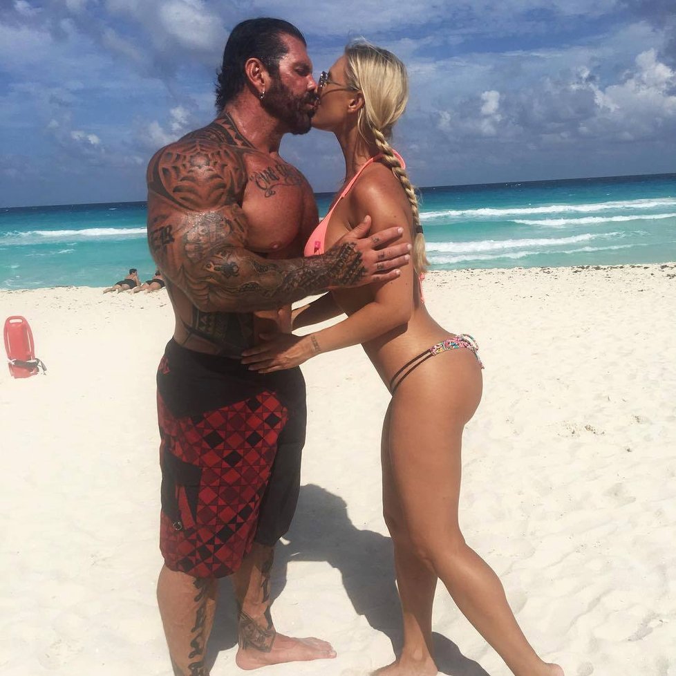 Kulturista Rich Piana skončil v kómatu. Na Instagramu se vždy chlubil svými svaly.