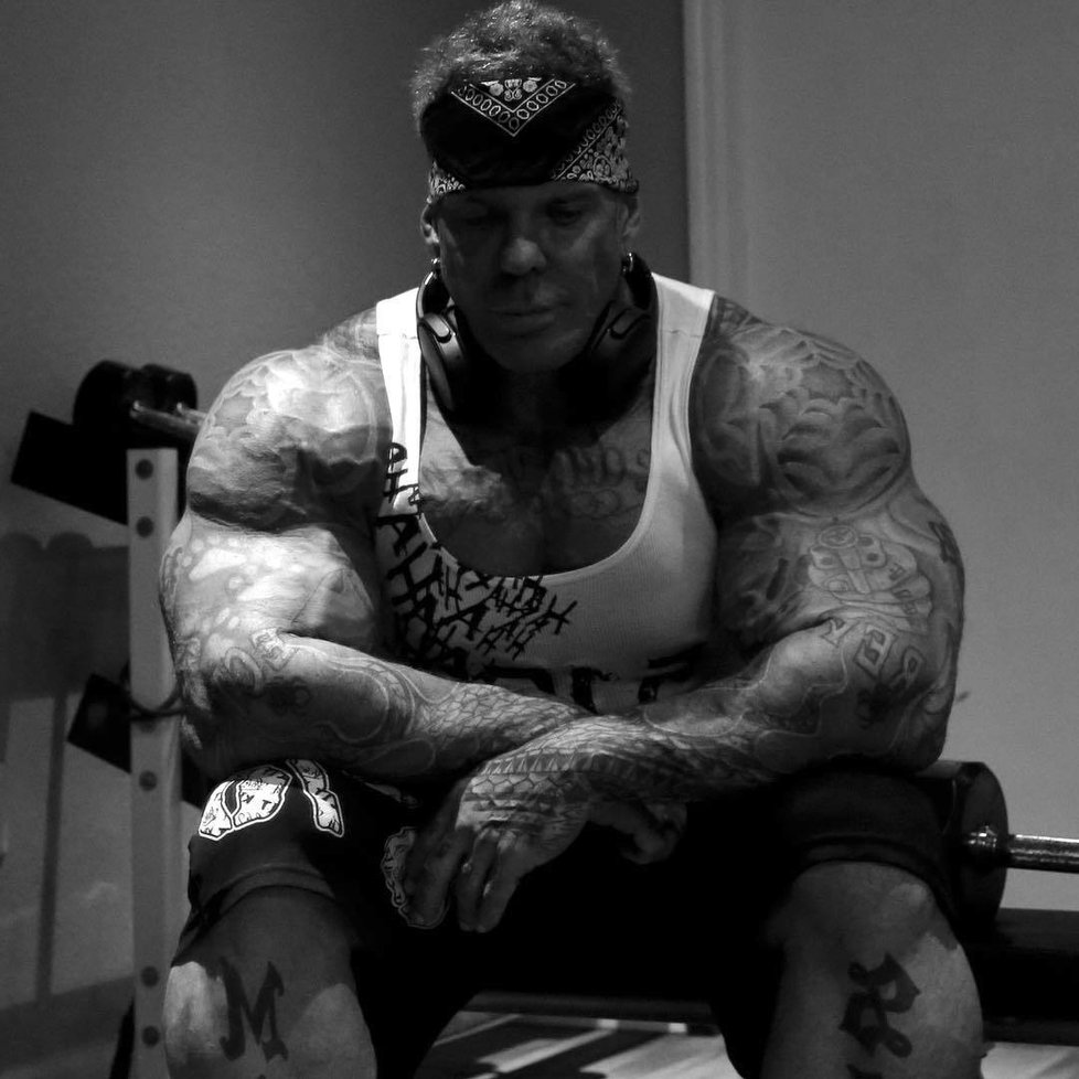 Kulturista Rich Piana skončil v kómatu. Na Instagramu se vždy chlubil svými svaly.