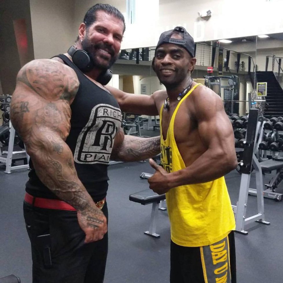 Kulturista Rich Piana skončil v kómatu. Na Instagramu se vždy chlubil svými svaly.