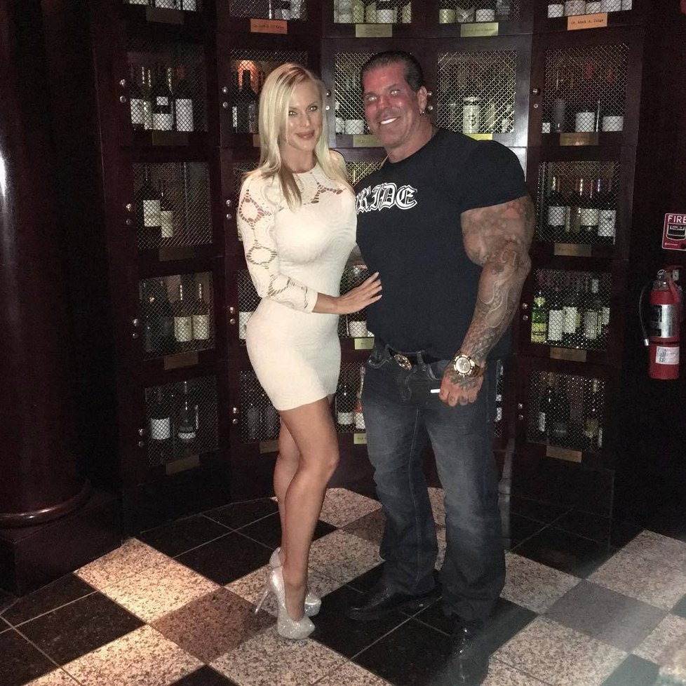 Kulturista Rich Piana skončil v kómatu. Na Instagramu se vždy chlubil svými svaly. 