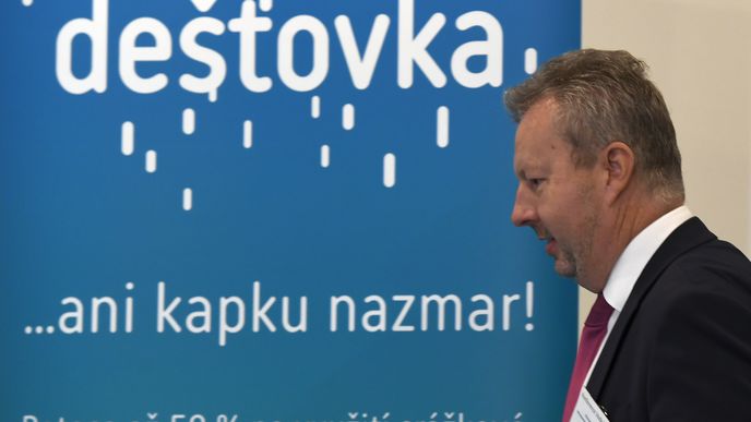 Ministr životního prostředí Richard Brabec představil další novinky v programu Dešťovka (25.9.2018)