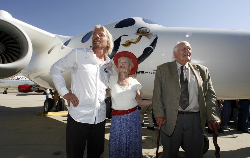 Miliardář Richard Branson s maminkou Eve a tatínkem Tedem. Oba jsou již po smrti.