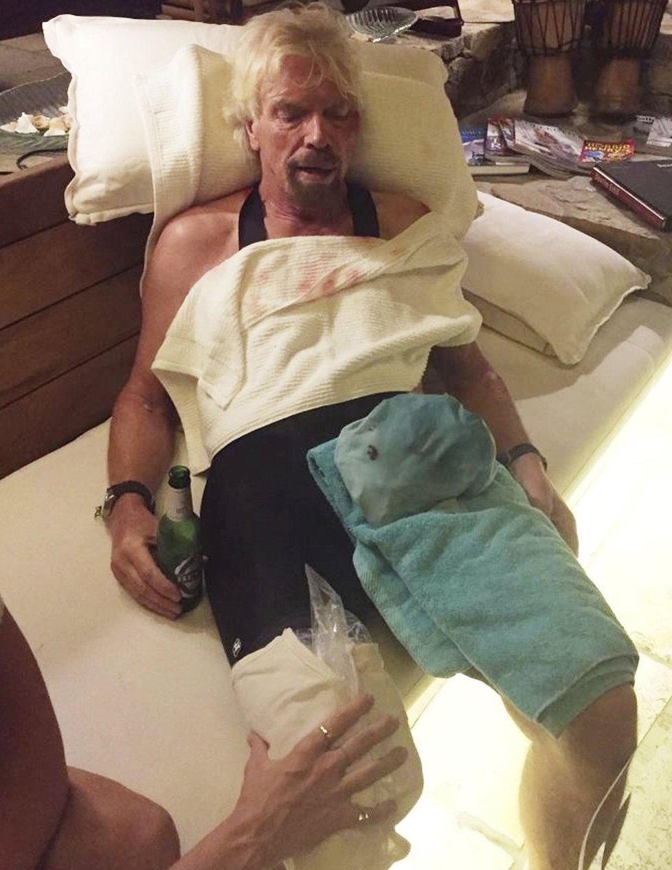 Branson vyvázl z nehody se zraněními.