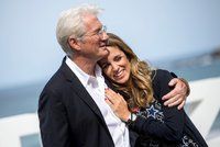 Nestárnoucí Richard Gere (69) podruhé otcem! Jeho o 33 let mladší žena porodila