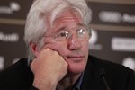 Richard Gere se svými balícími taktikami neuspěl a ještě ho vyvedli z restaurace