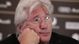 Richard Gere v restauraci obtěžoval vdanou ženu, vykopli ho z ní