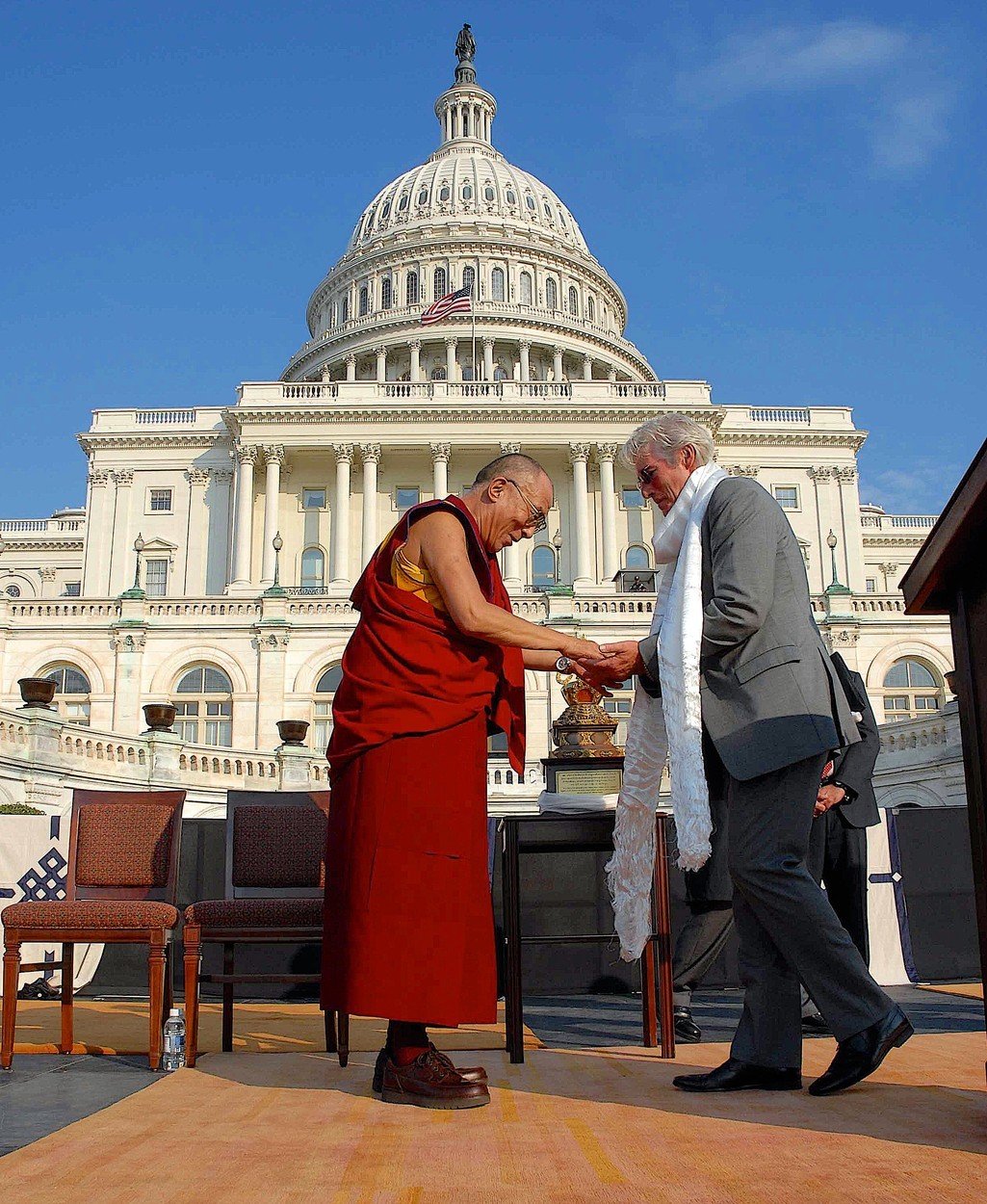 Richard Gere je velkým vyznavačem buddhismu.