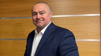 Česká pošta má nového šéfa, ministr vnitra jmenoval ředitelem Richarda Hodula Česká pošta má nového šéfa, ministr vnitra jmenoval ředitelem Richarda Hodula