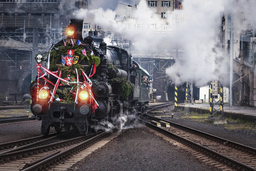 Slavný návrat do Prahy - tak zní název kolekce fotografií Richarda Horáka. Ten za ně obdržel 1. cenu v kategorii Praha stoletá. Fotografie odkazují na rekonstrukci návratu prvního prezidenta ČSR Tomáše G. Masaryka do Prahy.