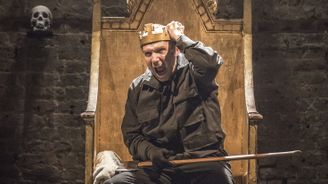 Recenze: Ralph Fiennes v kině jako Richard III.