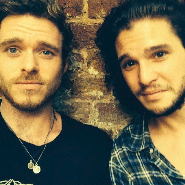 Richard Madden s Kittem Haringtonem, tedy Robb Stark a Jon Snow ze Hry o trůny v civilu